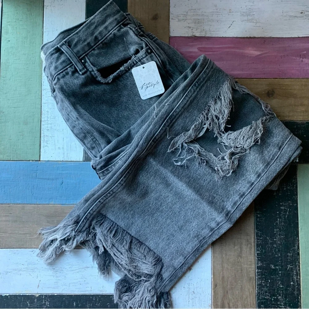NWT Free People Maggie Mid-Rise Straight Jeans Distressed Denim Bottlerocket - Picture 9 of 13